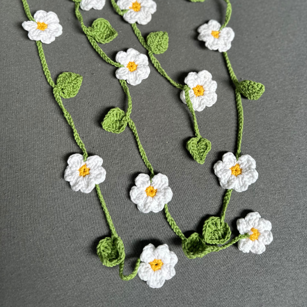 No Sew Flower Garland Crochet Pattern in English | Daisy Flower Curtain