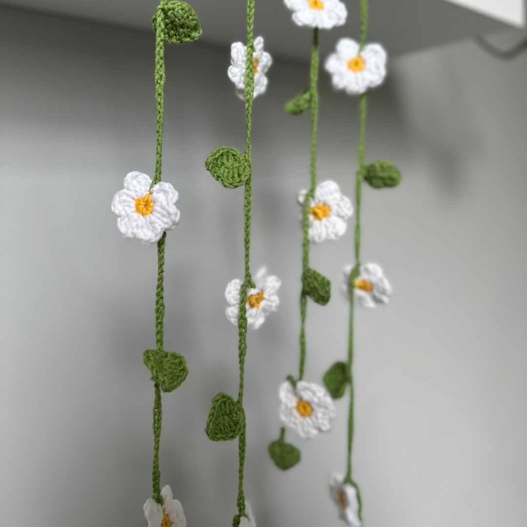No Sew Flower Garland Crochet Pattern in English | Daisy Flower Curtain