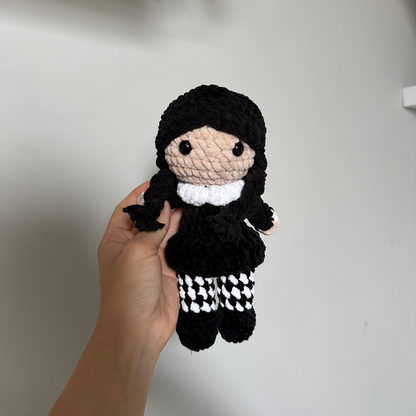 Wednesday Addams Low Sew Crochet Pattern in English