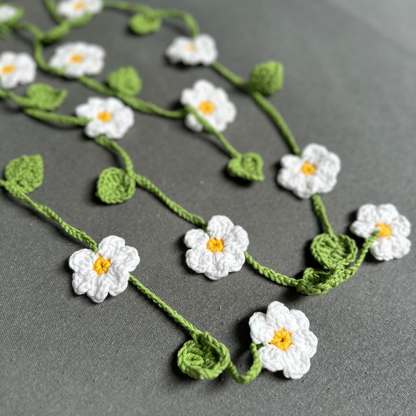 No Sew Flower Garland Crochet Pattern in English | Daisy Flower Curtain