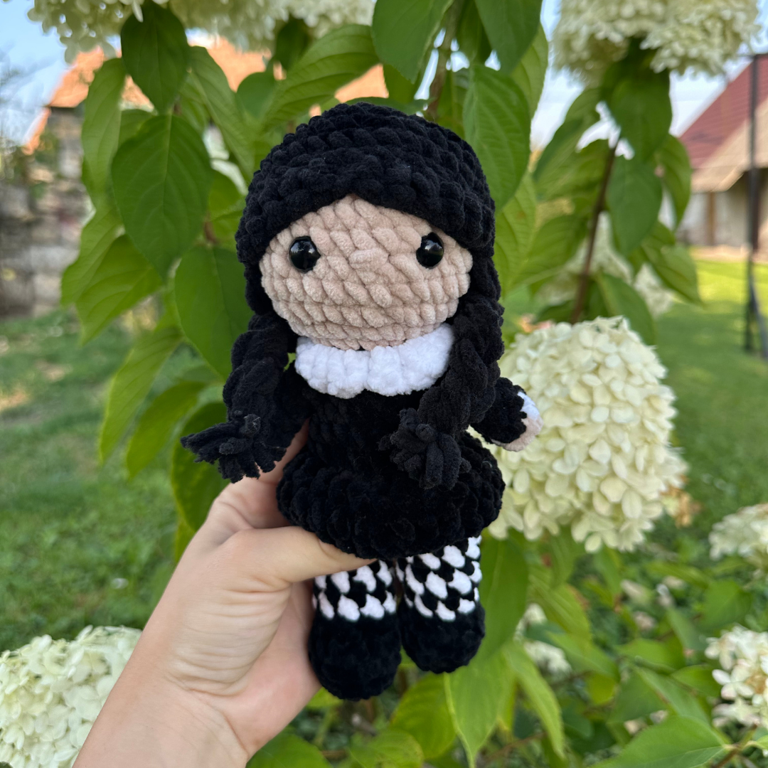 Wednesday Addams Low Sew Crochet Pattern in English